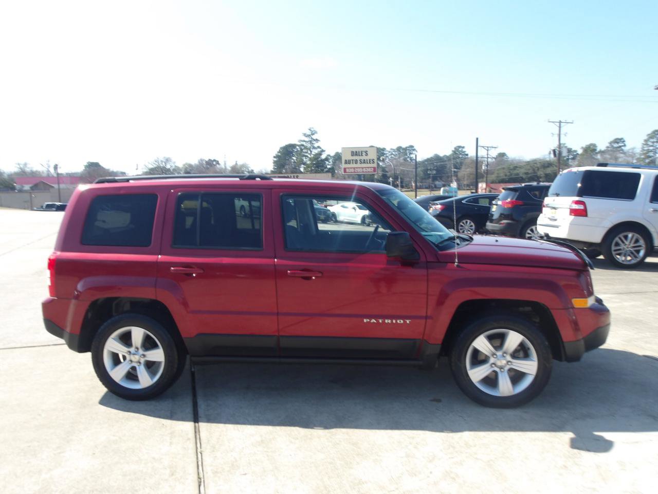 Used 2014 Jeep Patriot Latitude FWD image 5