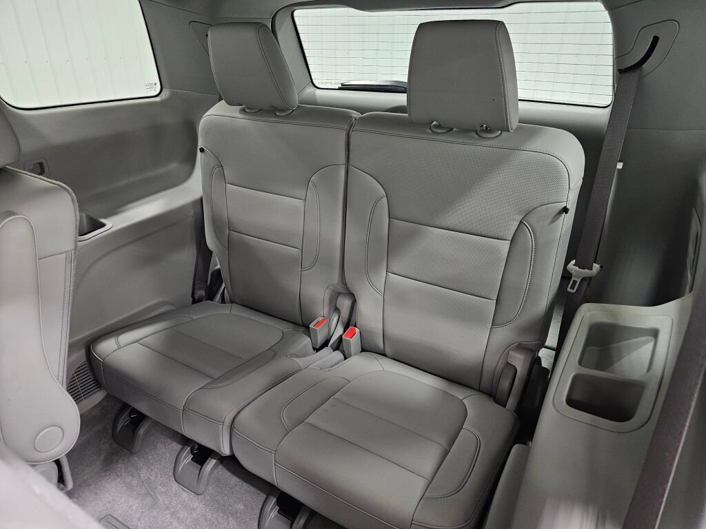 Used 2023 GMC Acadia SLT FWD image 13