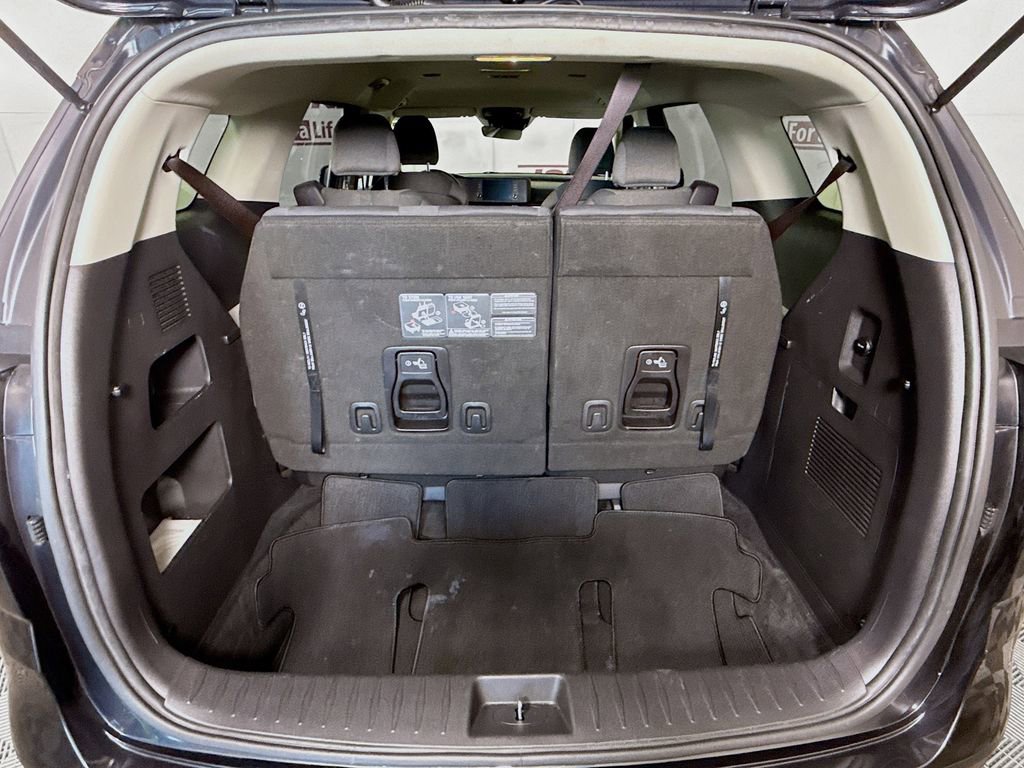 Used 2022 Kia Carnival LX image 28