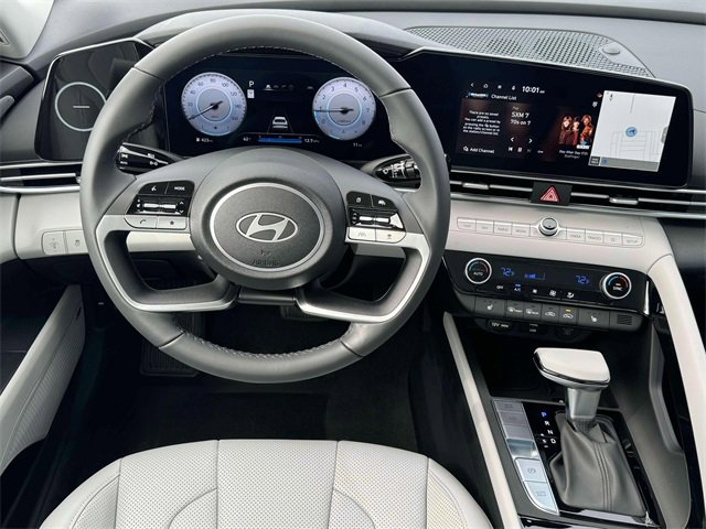 New 2025 Hyundai Elantra Limited image 17