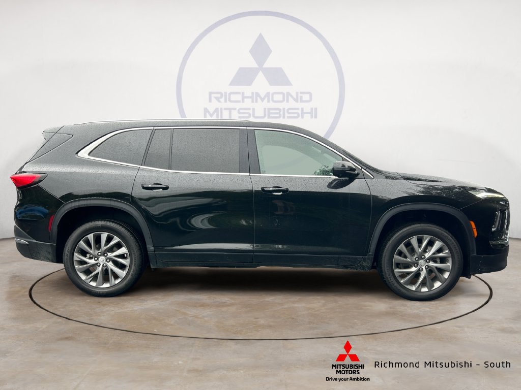 Used 2025 Buick Enclave Preferred AWD/4WD image 2
