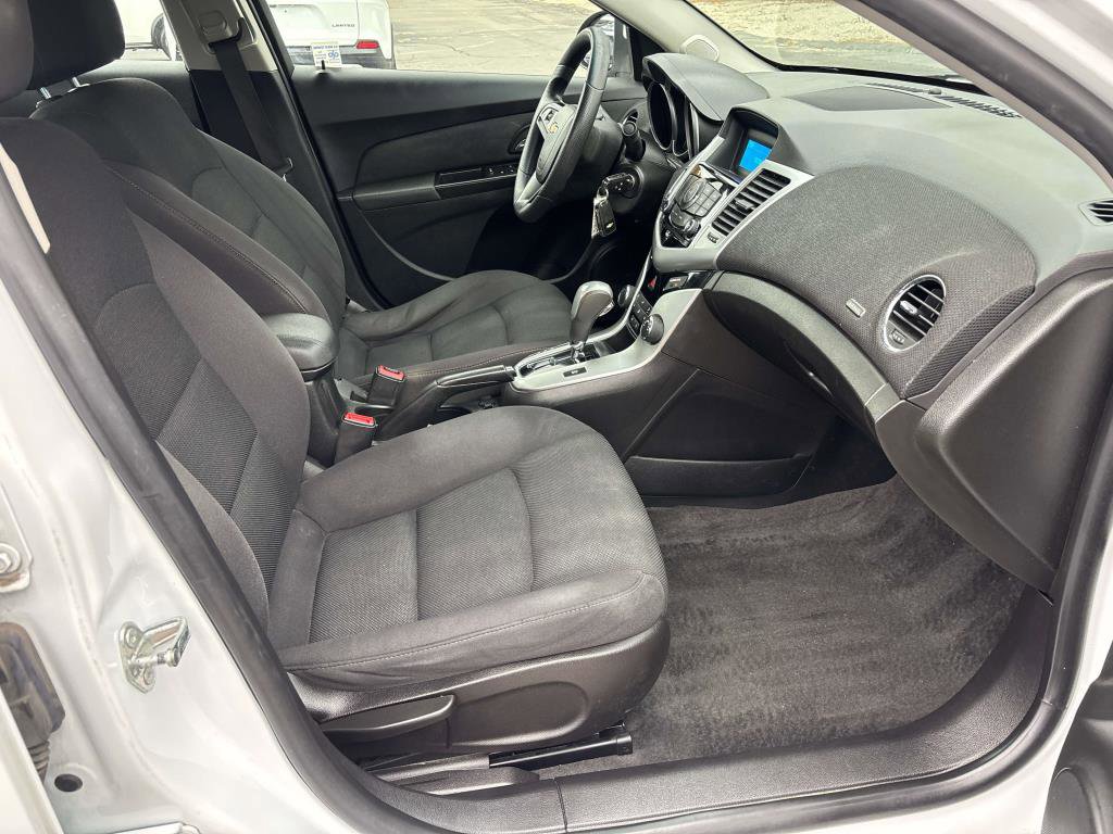 Used 2015 Chevrolet Cruze LT image 14