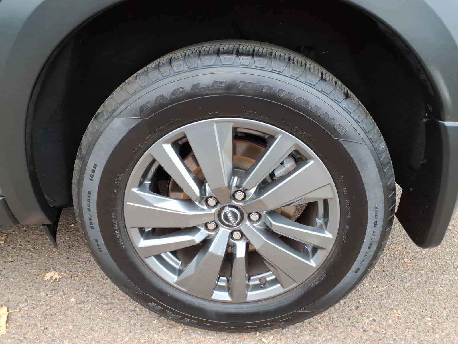Used 2024 Nissan Pathfinder SV w/ SV Premium Package FWD image 8