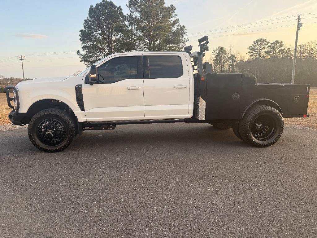 Used 2025 Ford F350 Platinum w/ FX4 Off-Road Package image 2