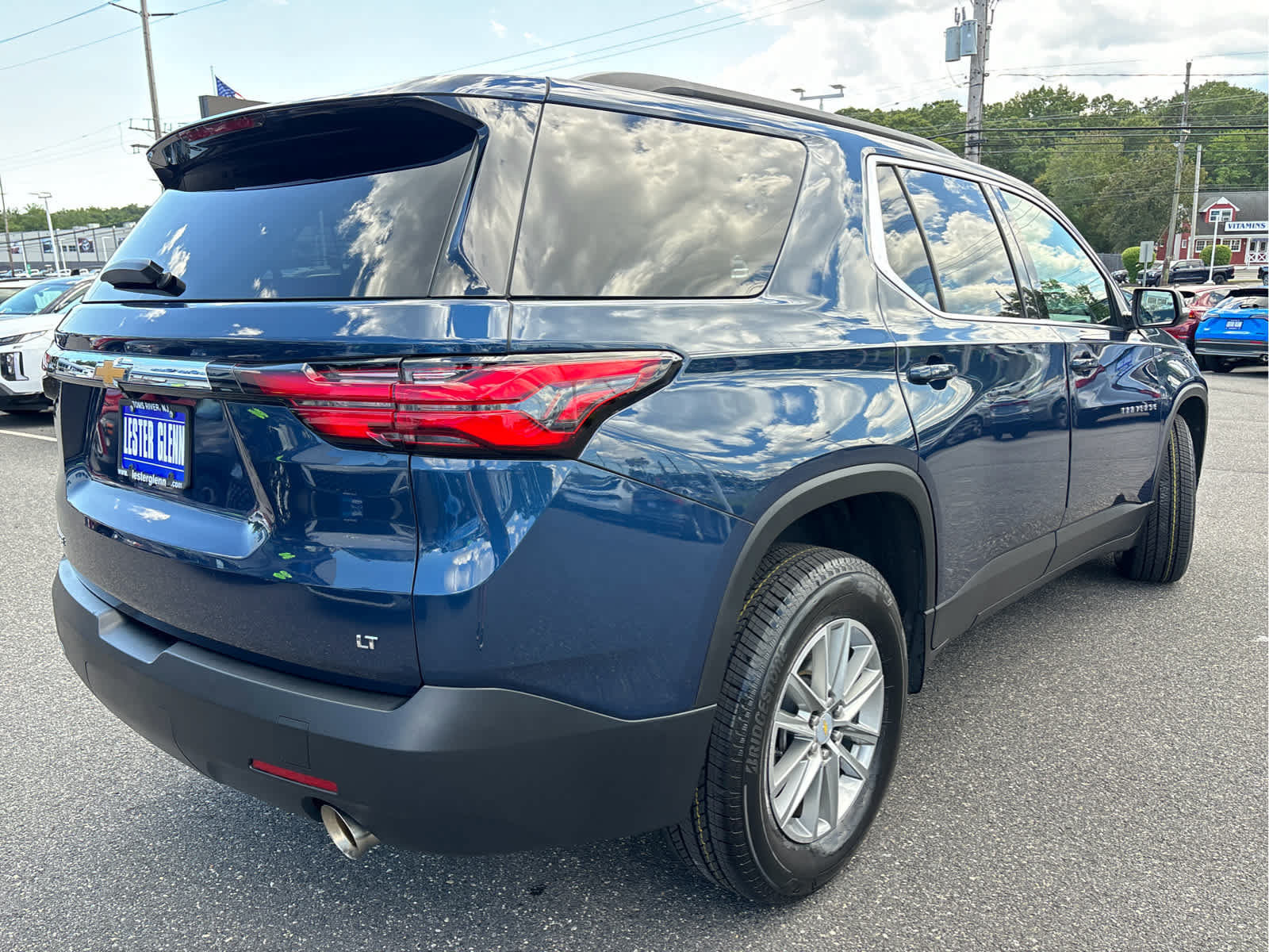Certified 2023 Chevrolet Traverse LT FWD image 31