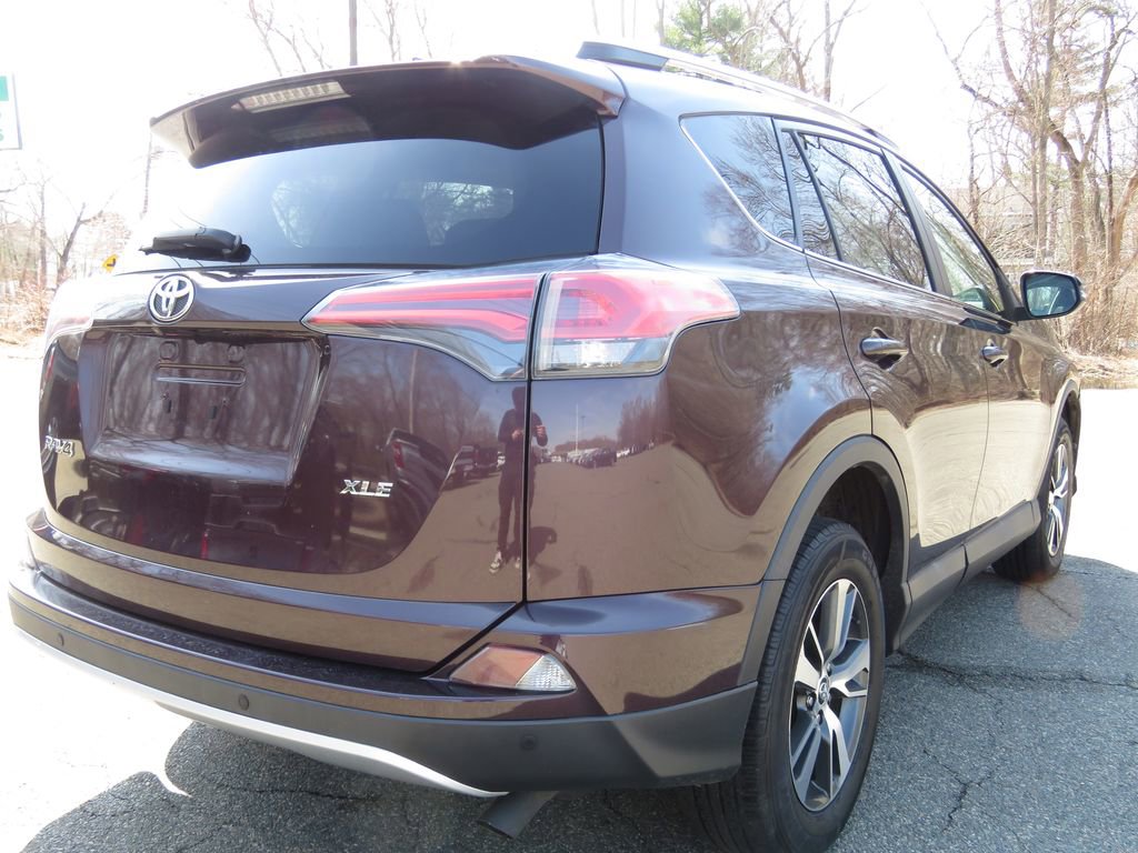 Used 2016 Toyota RAV4 XLE w/ Convenience Package FWD image 5