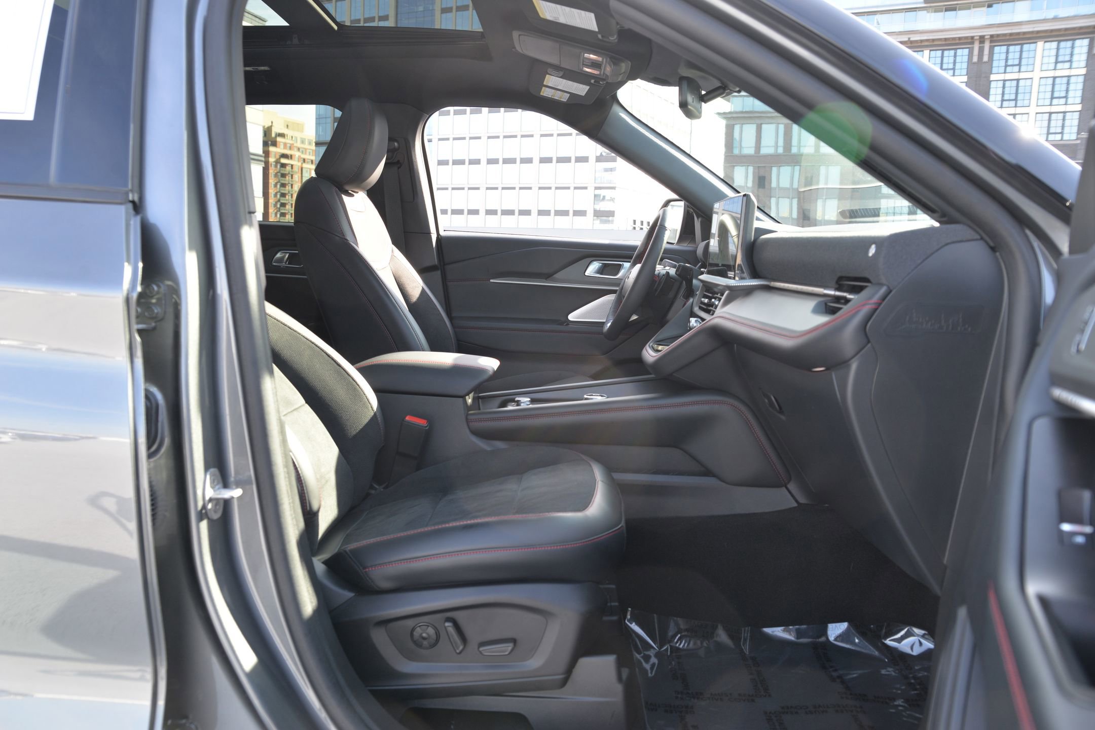 Used 2025 Ford Explorer ST w/ Sun And Sound Package image 14