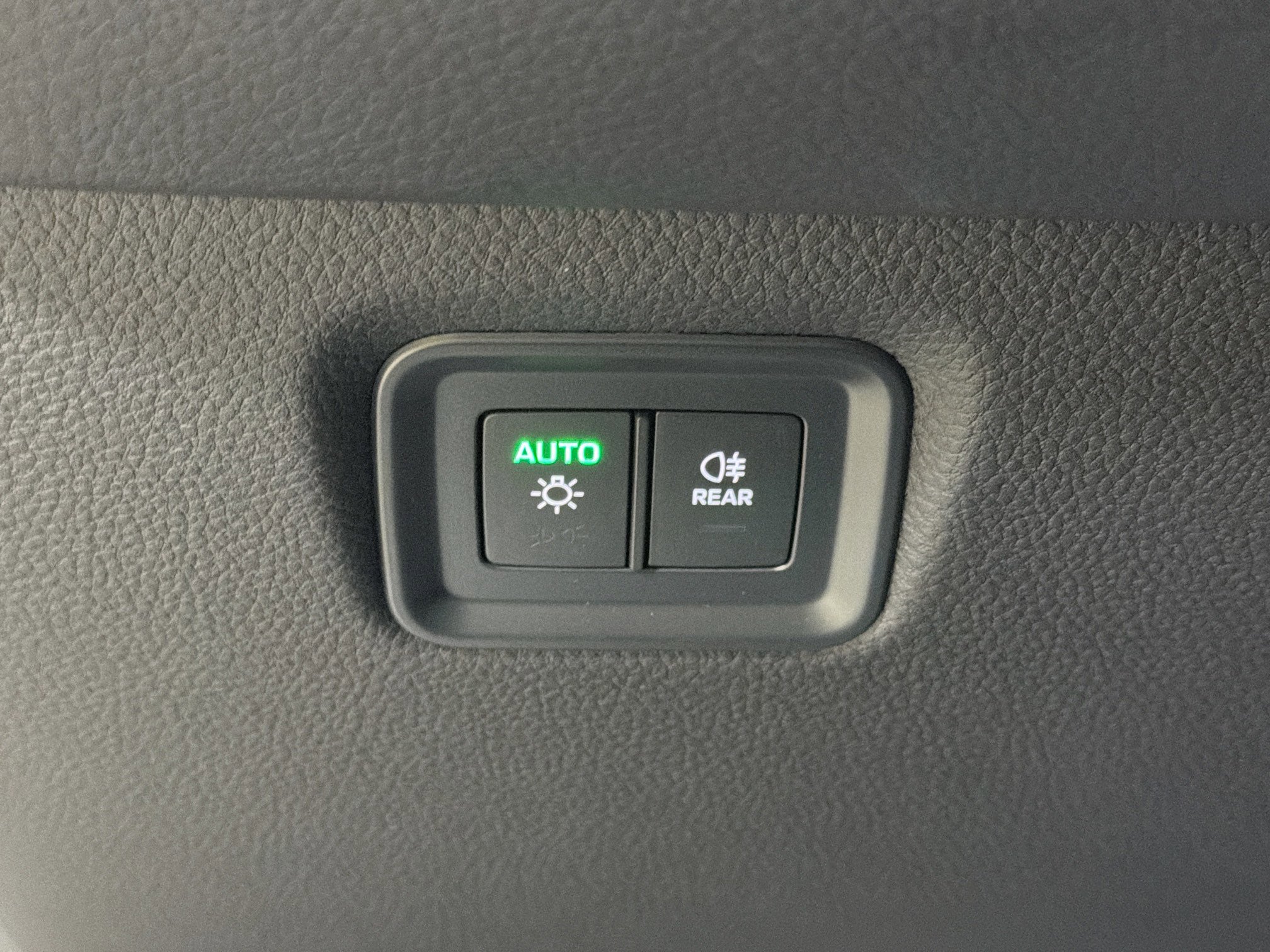 Used 2025 Porsche Cayenne image 35