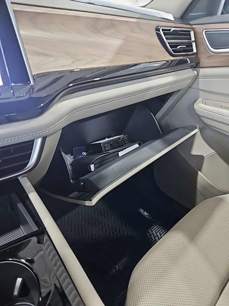 New 2026 Volkswagen Atlas SE image 33