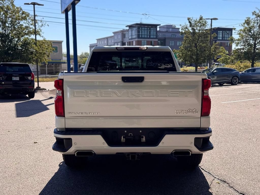 Used 2022 Chevrolet Silverado 1500 High Country w/ Z71 Off-Road Package AWD/4WD image 5