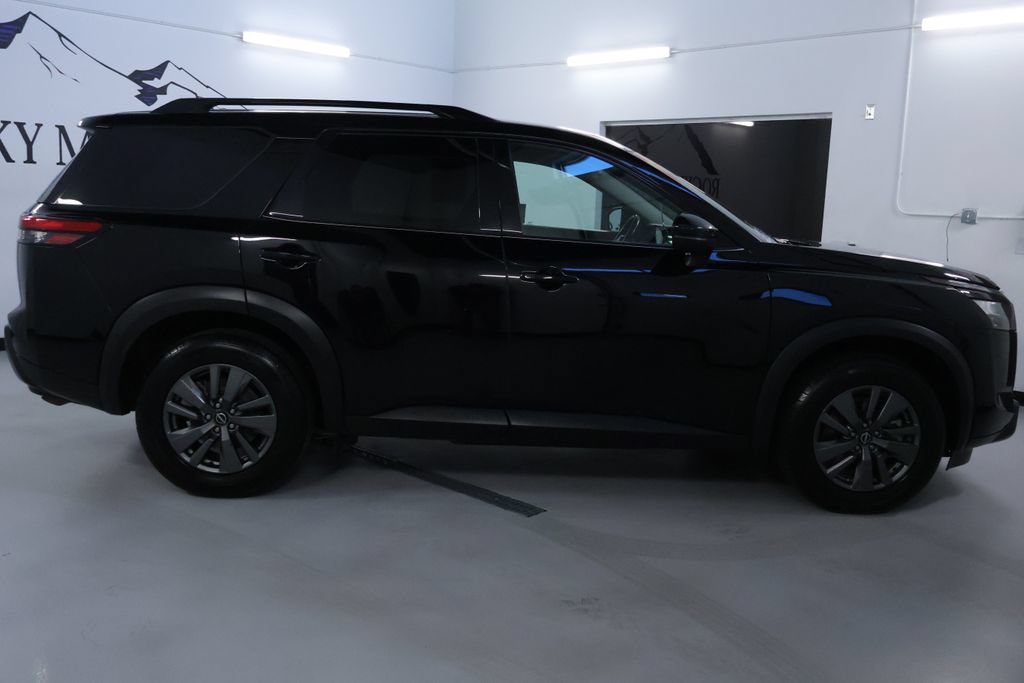 Used 2024 Nissan Pathfinder SV AWD/4WD image 8