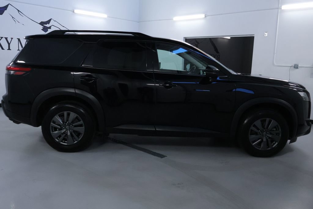 Used 2024 Nissan Pathfinder SV image 8