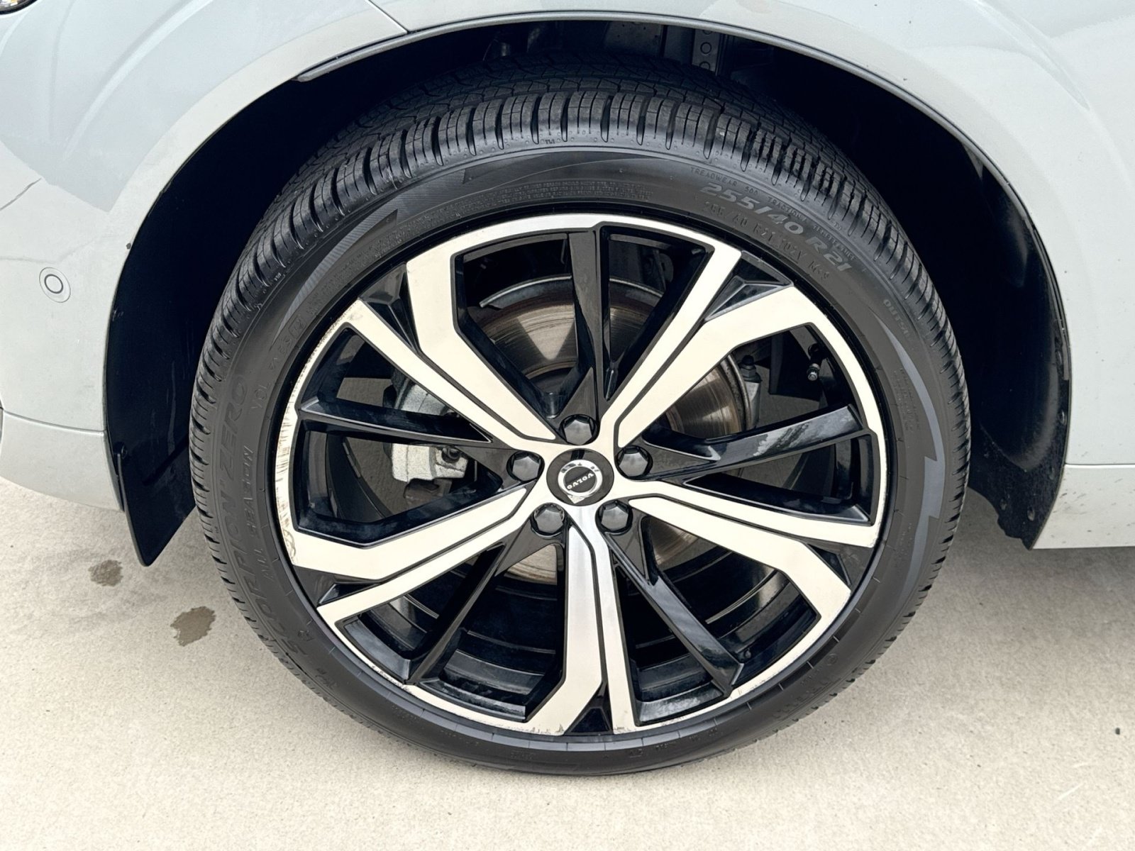 Certified 2024 Volvo XC60 B5 Ultimate w/ Protection Package Premier AWD/4WD image 12