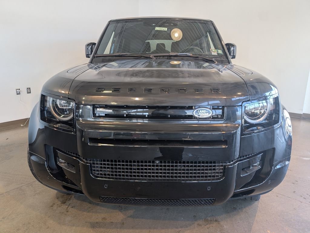 New 2026 Land Rover Defender 130 X-Dynamic SE image 2