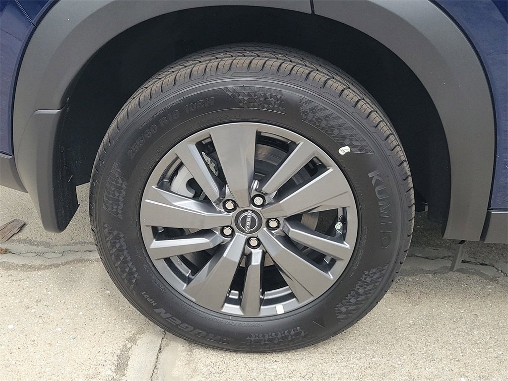 New 2025 Nissan Pathfinder SV image 3