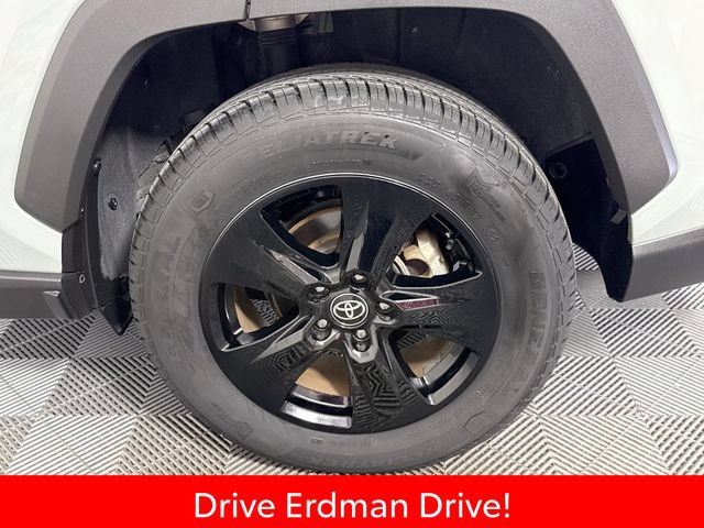 Certified 2021 Toyota RAV4 XLE w/ Convenience Package FWD image 4