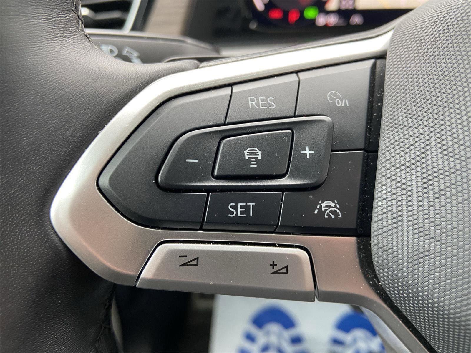 Used 2025 Volkswagen Atlas SEL Premium R-Line AWD/4WD image 10