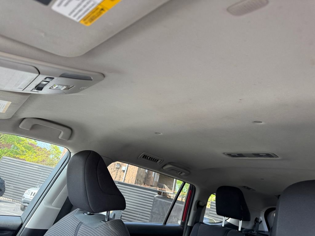 Used 2022 Toyota Highlander LE AWD/4WD image 33