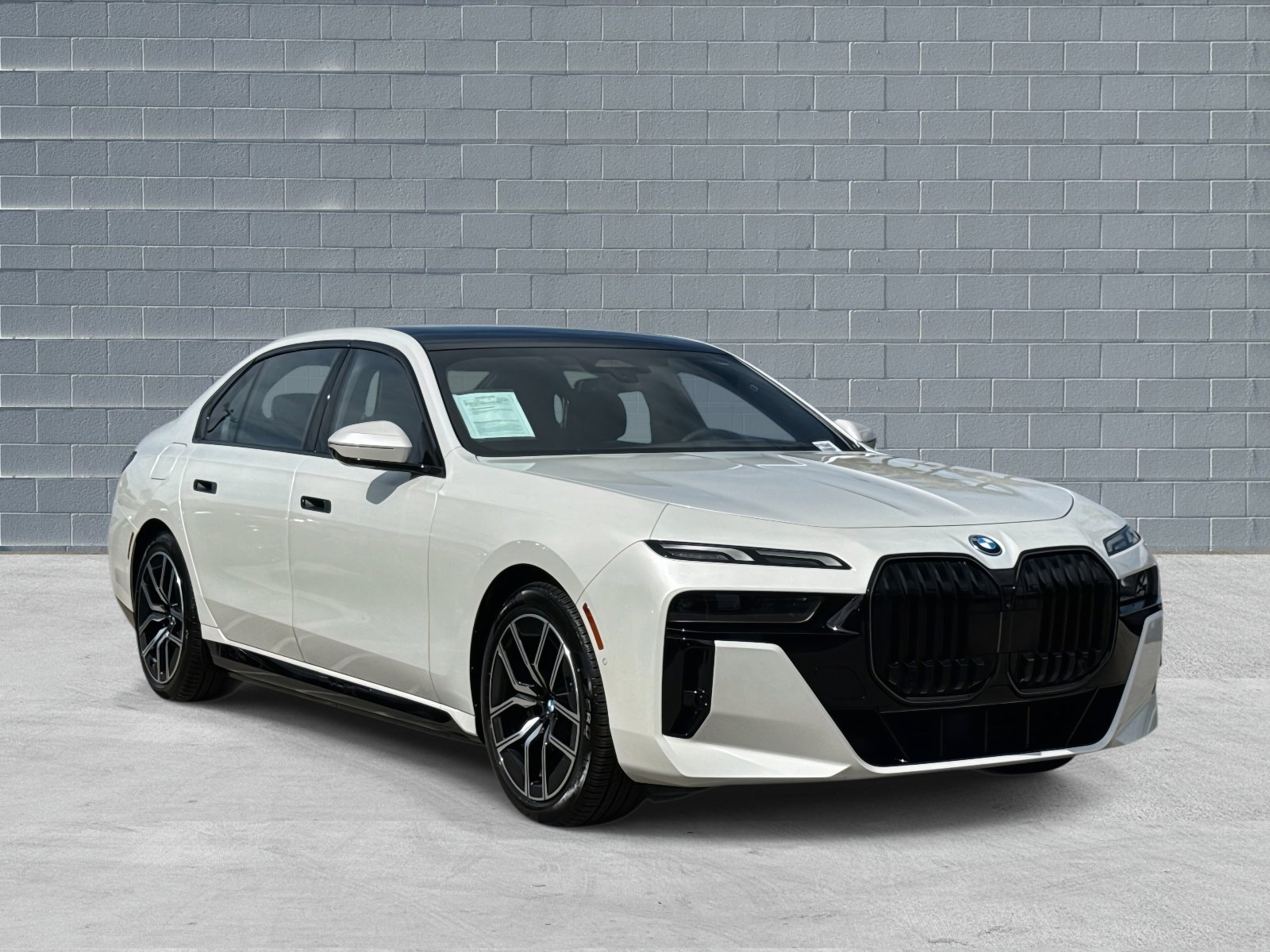 Used 2025 BMW i7 eDrive50 w/ M Sport Package image 1