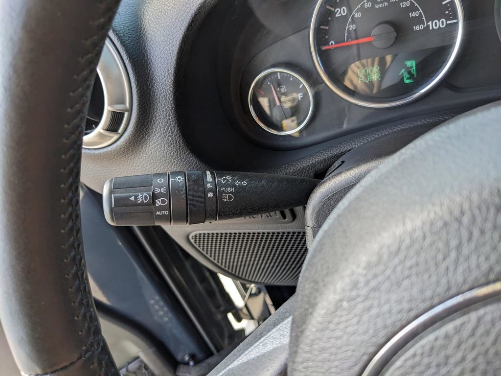 Used 2016 Jeep Wrangler Unlimited Rubicon w/ Connectivity Group AWD/4WD image 27