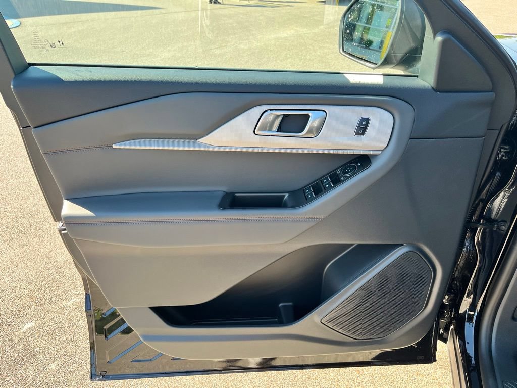 New 2026 Ford Explorer Active RWD image 10