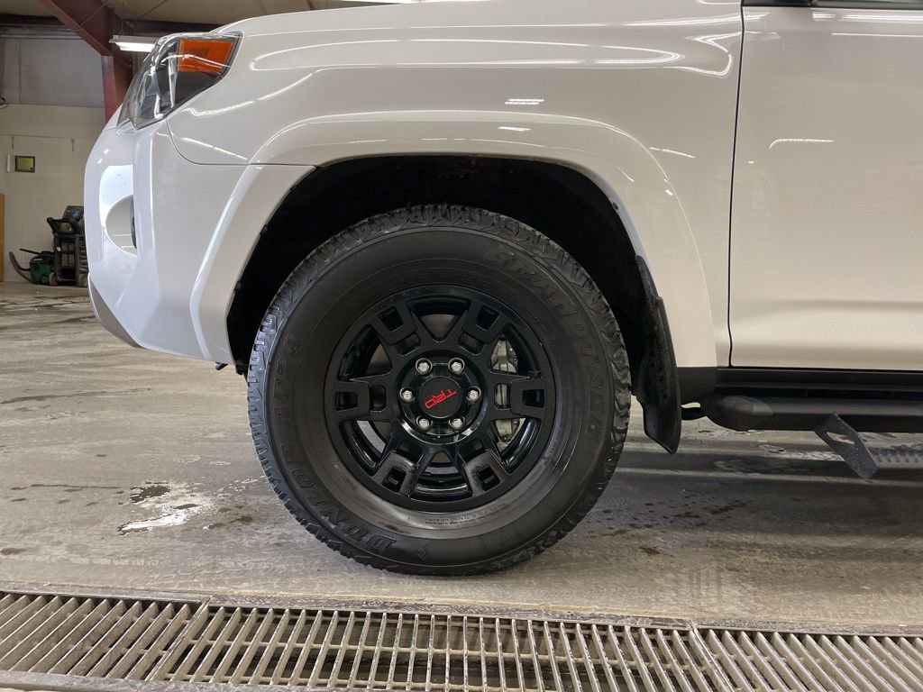 Used 2023 Toyota 4Runner TRD Off-Road Premium w/ Off Road Premium Plus Package AWD/4WD image 11