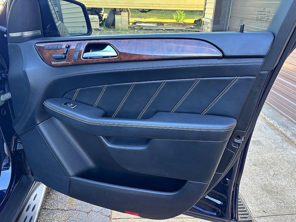 Used 2015 Mercedes-Benz ML 63 AMG 4MATIC image 20