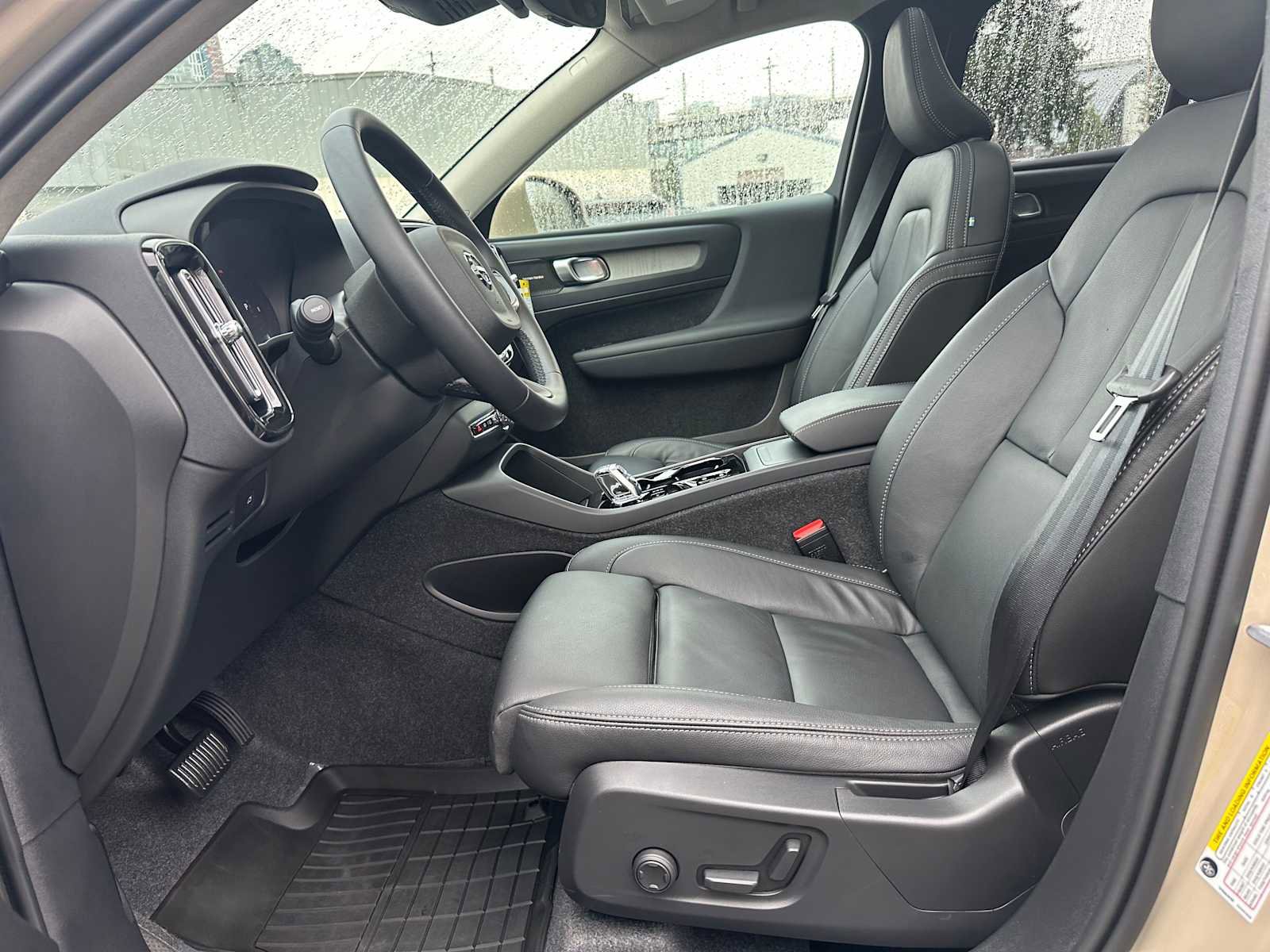 Used 2025 Volvo XC40 B5 Ultra w/ Climate Package image 19