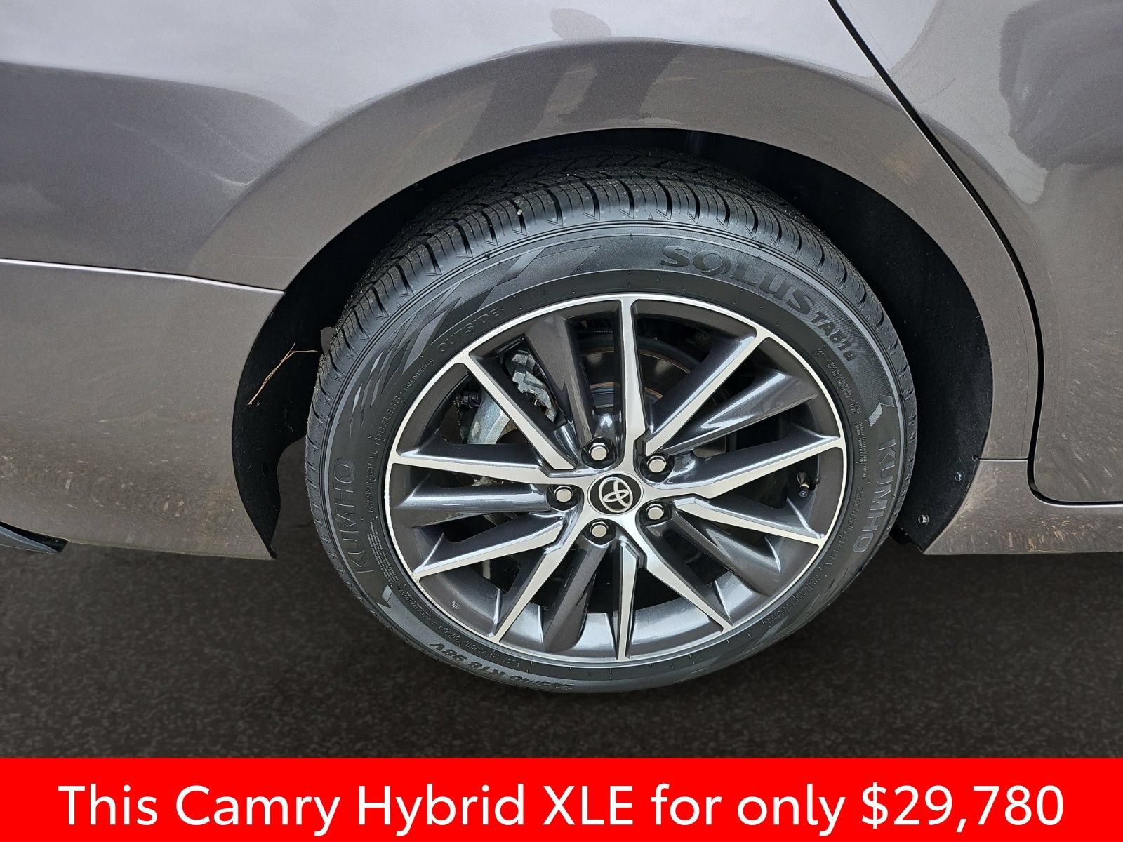 Used 2023 Toyota Camry XLE FWD image 43