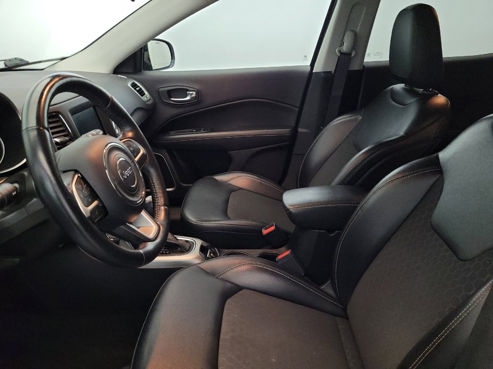 Used 2019 Jeep Compass Latitude w/ Cold Weather Group AWD/4WD image 17