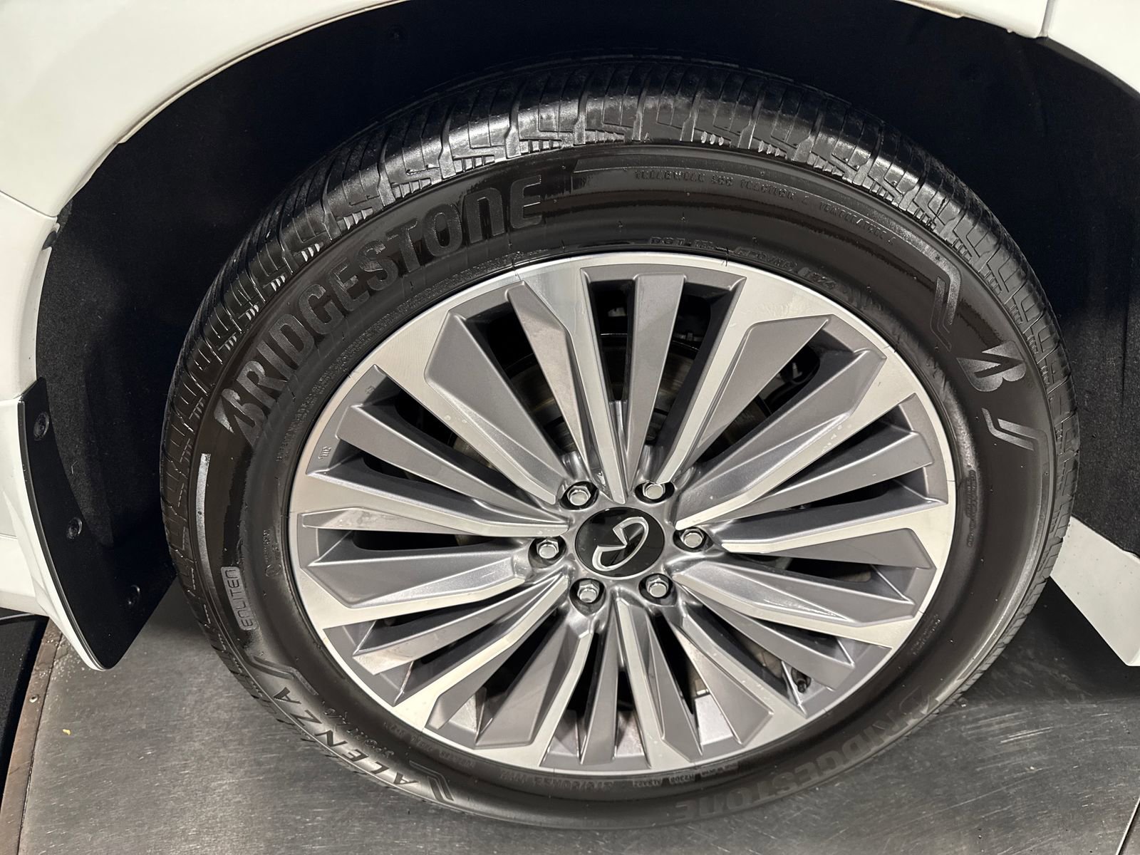 Used 2025 INFINITI QX80 Luxe AWD/4WD image 13