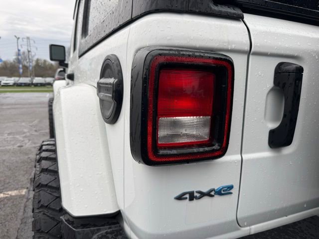 Used 2024 Jeep Wrangler Unlimited w/ Convenience Group AWD/4WD image 9