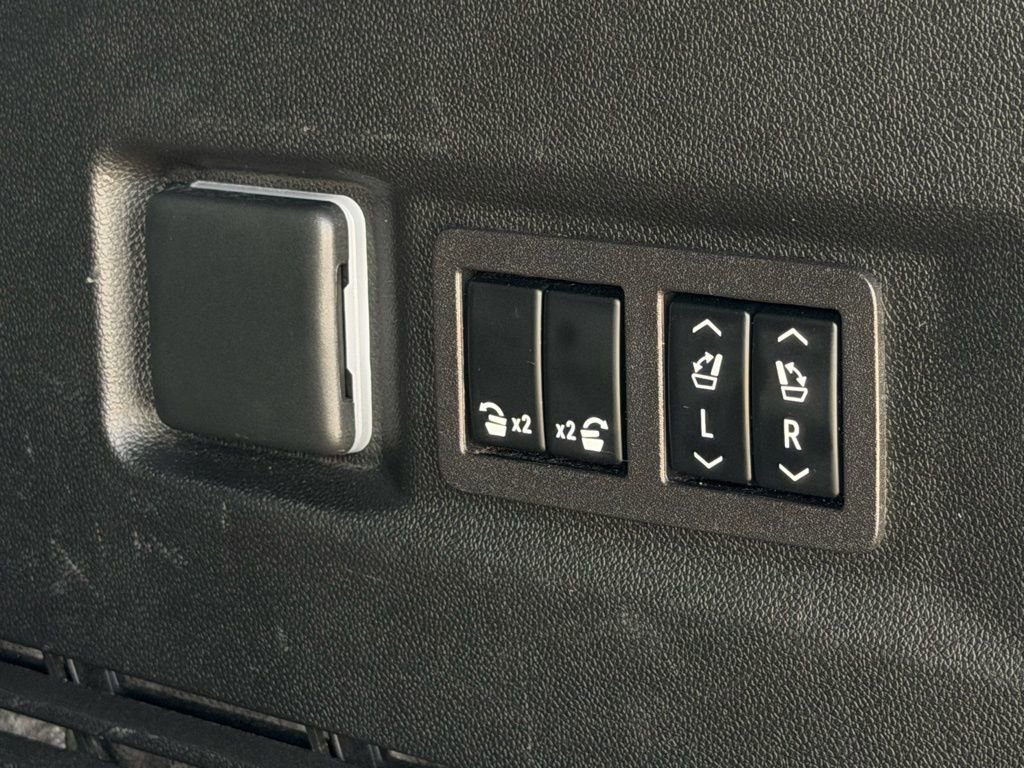 Used 2023 Chevrolet Tahoe Premier w/ Advanced Technology Package RWD image 35