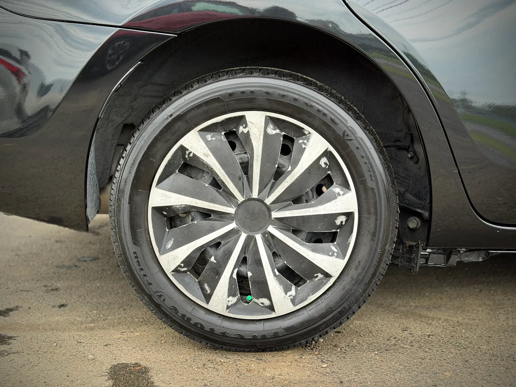 Used 2016 Toyota Corolla LE FWD image 27