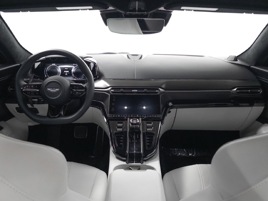 Used 2025 Aston Martin V8 Vantage Coupe RWD image 29