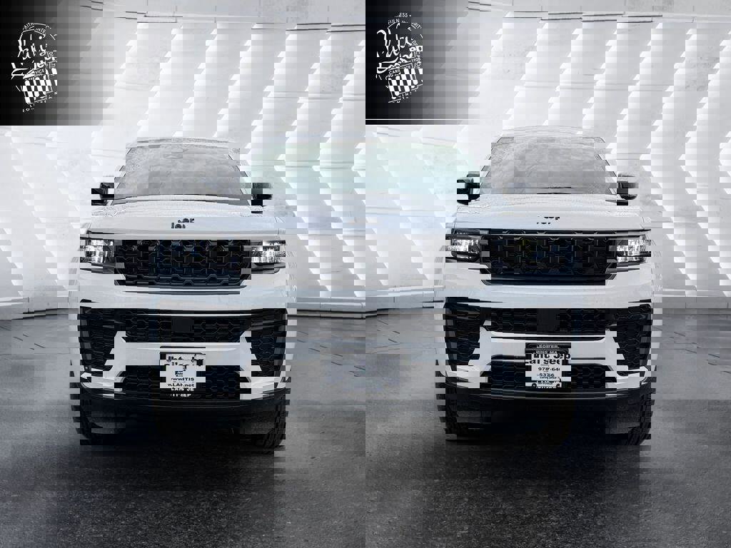 New 2026 Jeep Grand Cherokee Altitude image 2