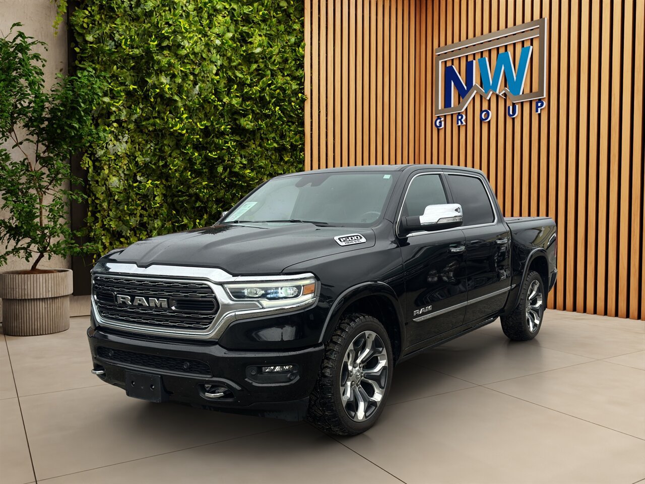 Used 2022 RAM 1500 Limited w/ Body-Colour Bumper Group AWD/4WD image 3