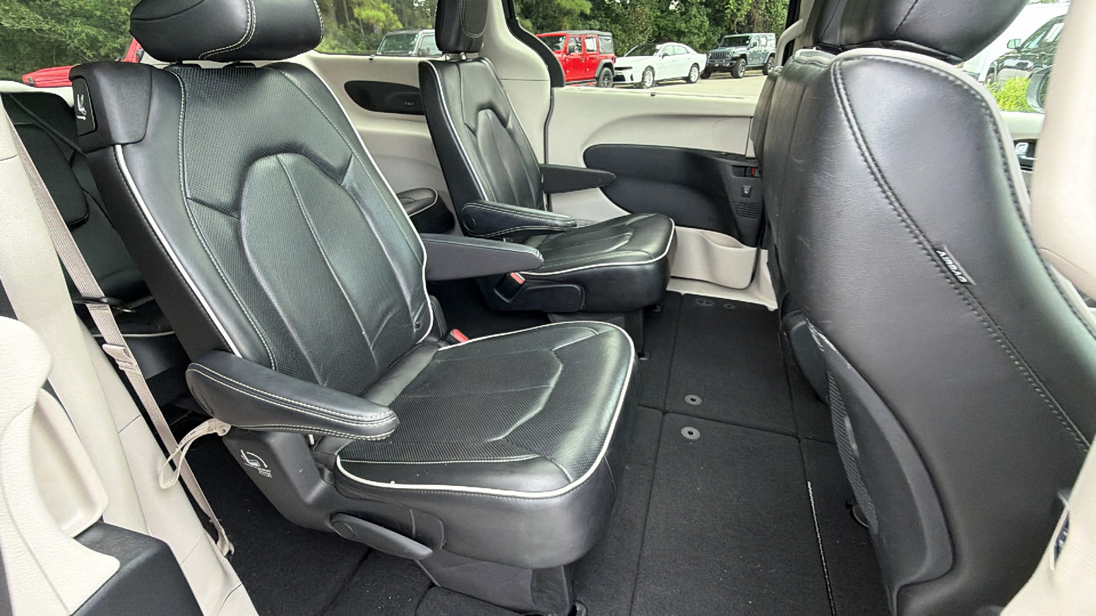Used 2022 Chrysler Pacifica Limited FWD image 21