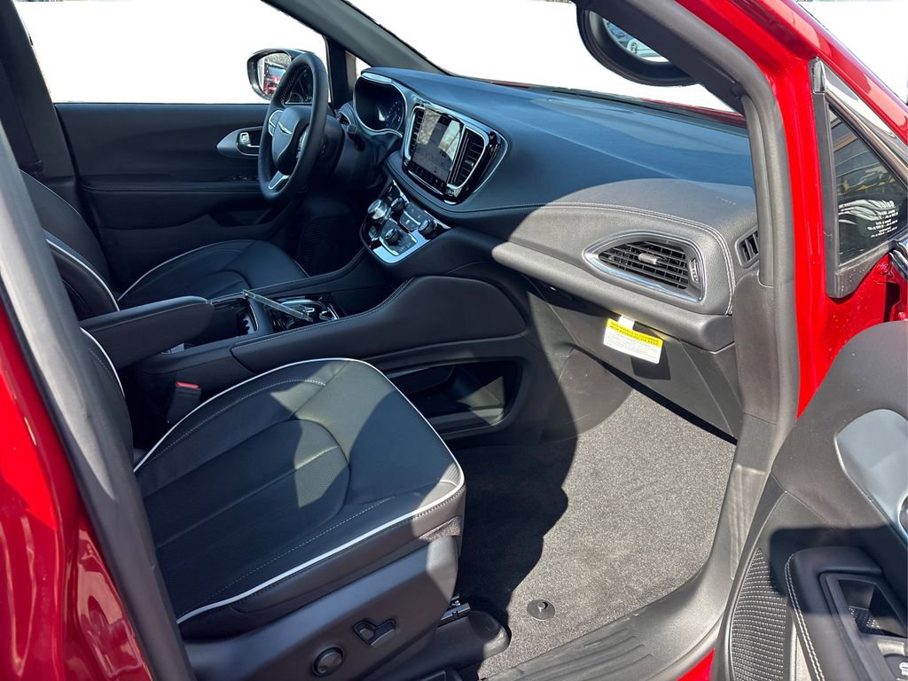 New 2026 Chrysler Pacifica Limited image 20