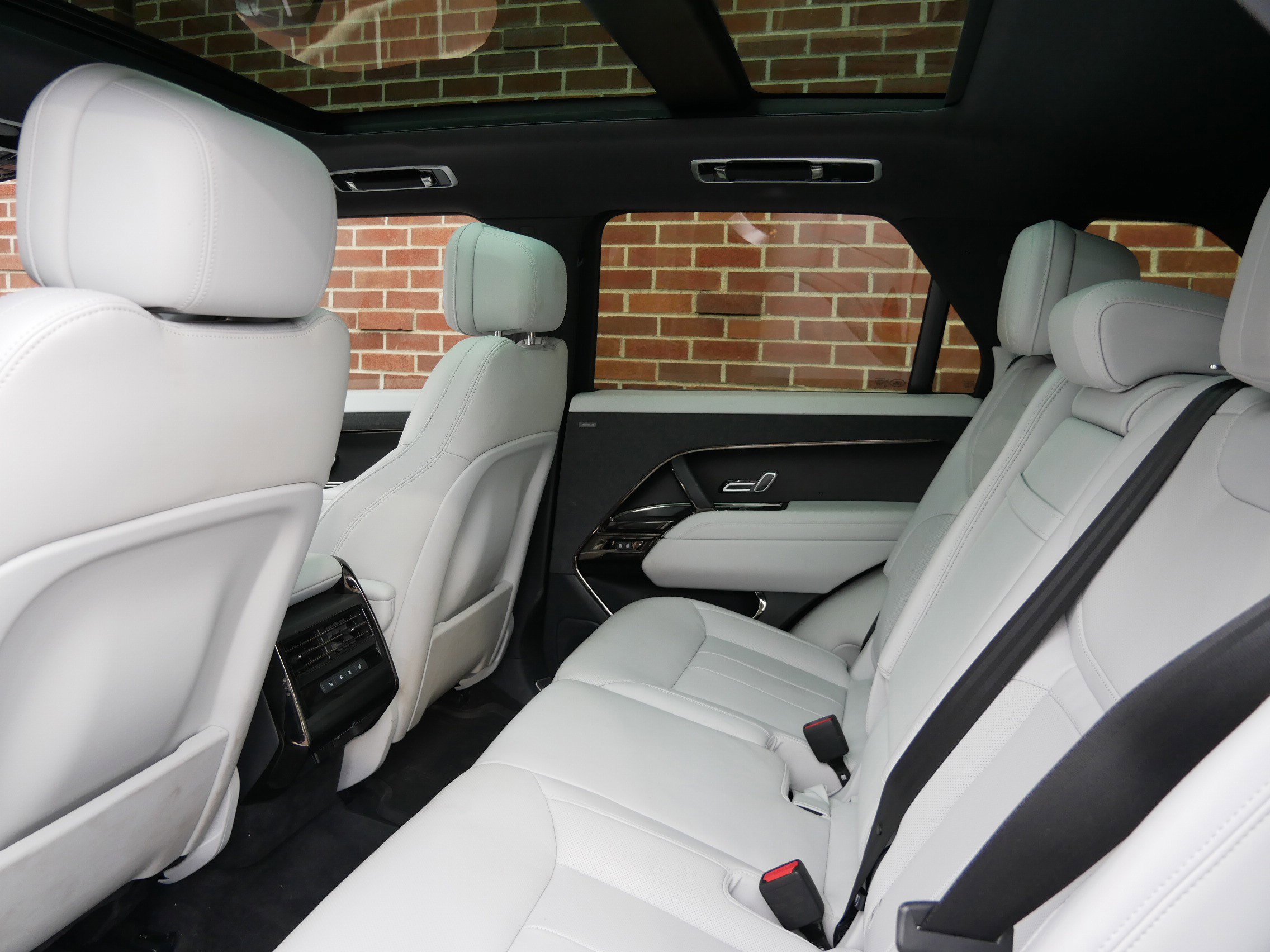 Used 2023 Land Rover Range Rover Sport SE image 10