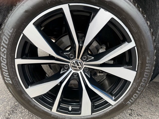 Used 2024 Volkswagen Atlas Cross Sport SEL Premium R-Line image 11