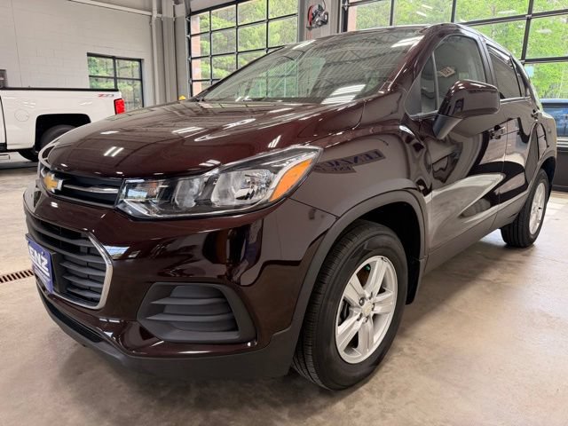 Used 2022 Chevrolet Trax LS w/ Tint and Cruise Package AWD/4WD image 4