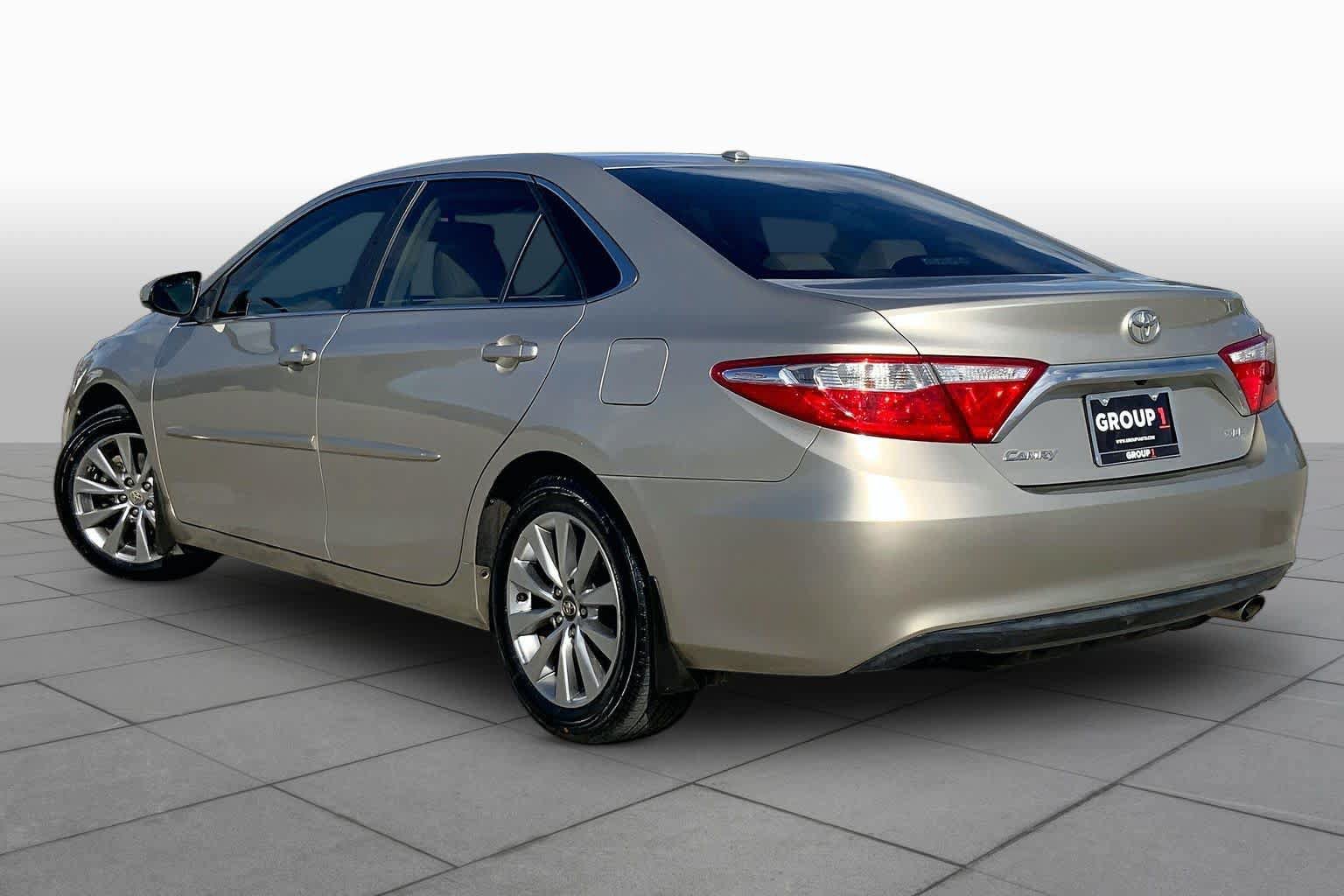 Used 2017 Toyota Camry XLE w/ Moonroof Package FWD image 12