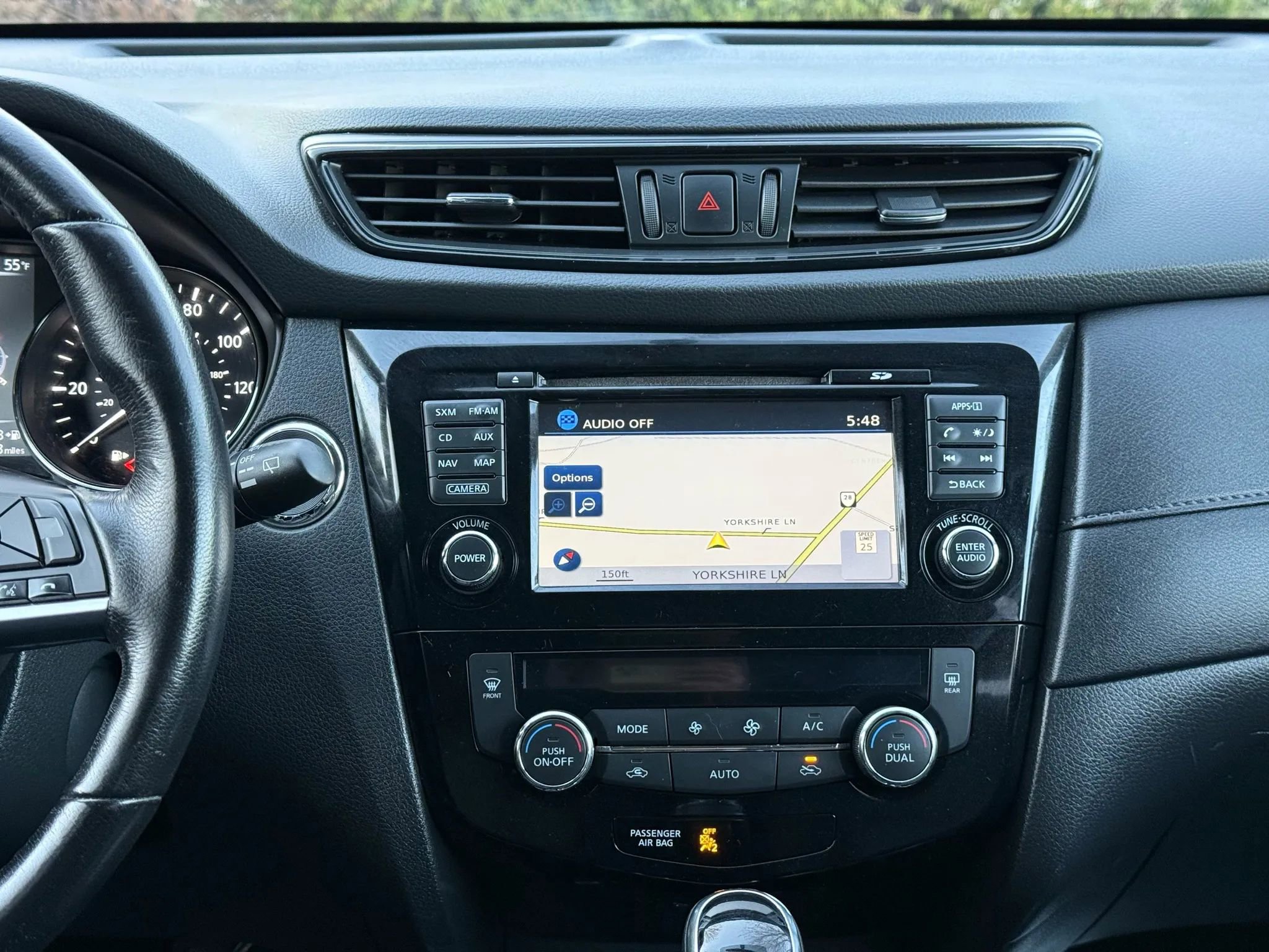 Used 2017 Nissan Rogue SV w/ SV Premium Package image 10