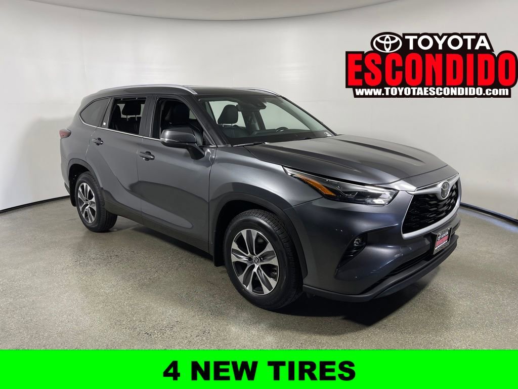 Used 2024 Toyota Highlander XLE AWD/4WD image 1