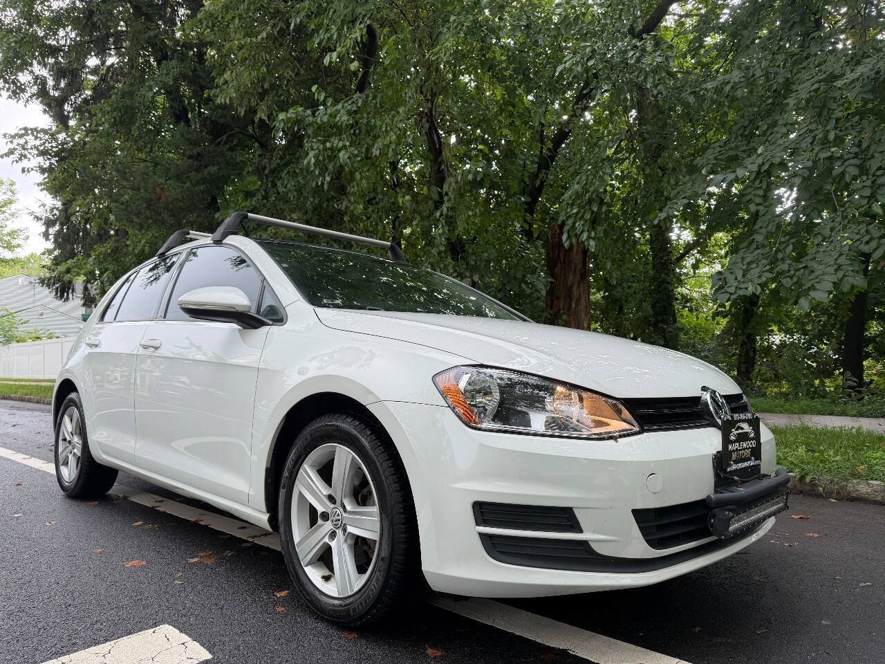 Used 2017 Volkswagen Golf Wolfsburg Edition FWD image 2