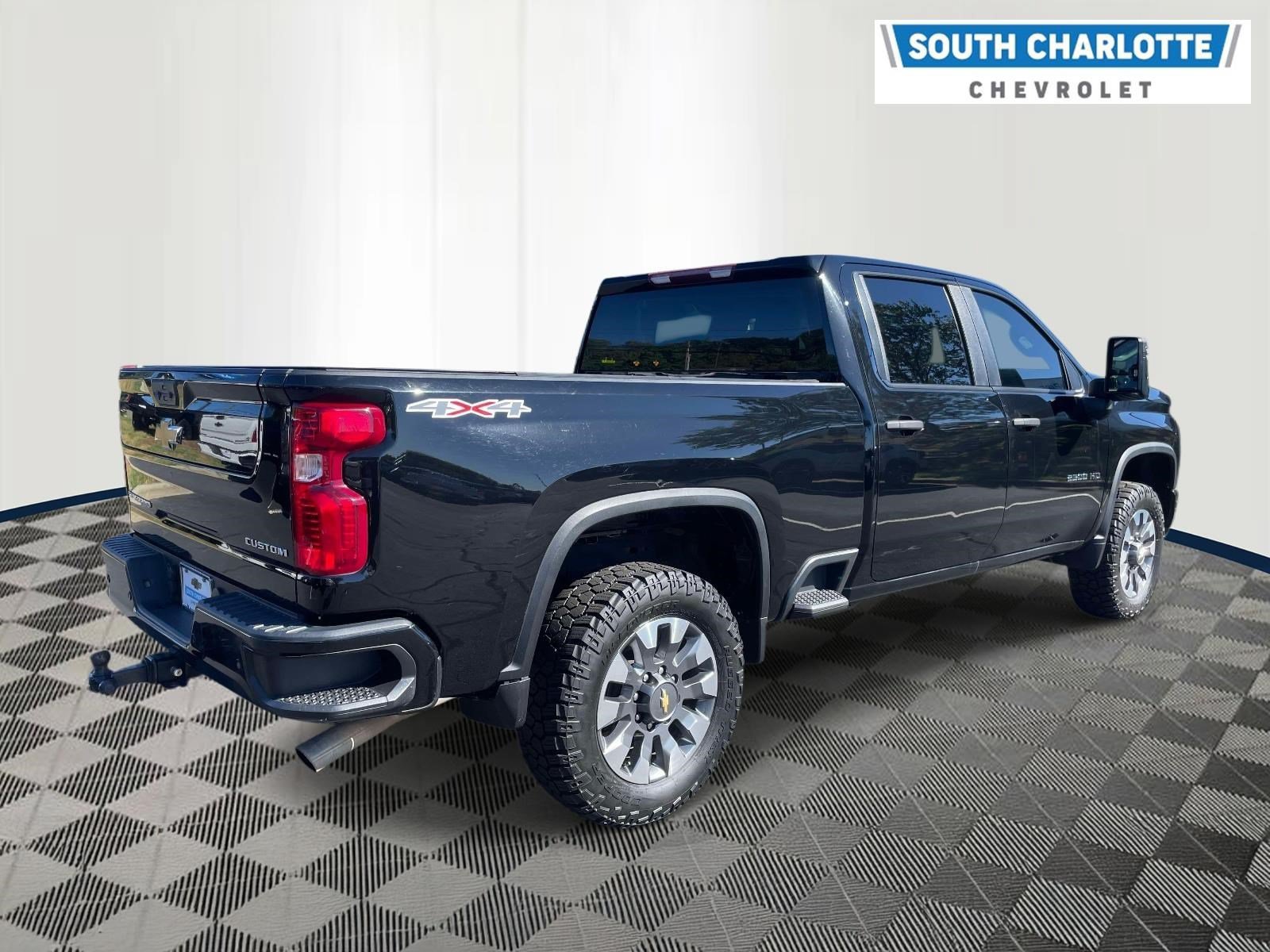 Used 2024 Chevrolet Silverado 2500 Custom w/ Custom Value Package AWD/4WD image 4