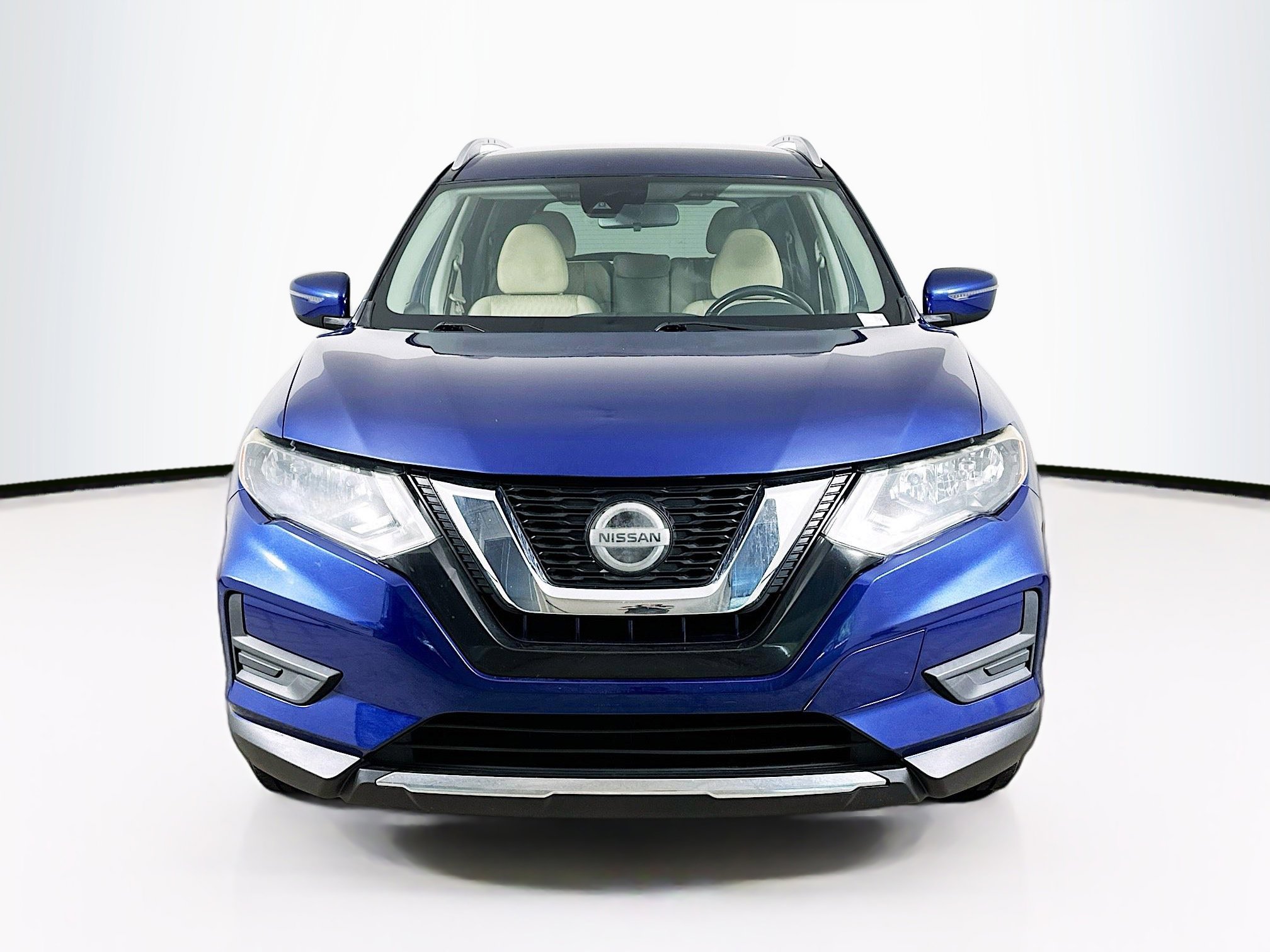 Used 2020 Nissan Rogue SV FWD image 2