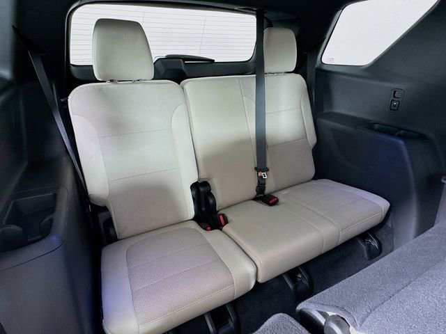 Used 2023 Chevrolet Traverse LS image 26