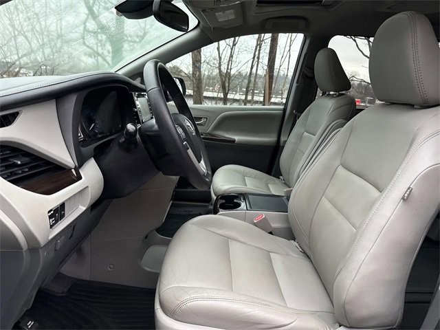 Used 2020 Toyota Sienna XLE image 9